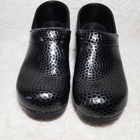 Dansko Black Patterned Clogs Size 41 - Picture 2 of 13